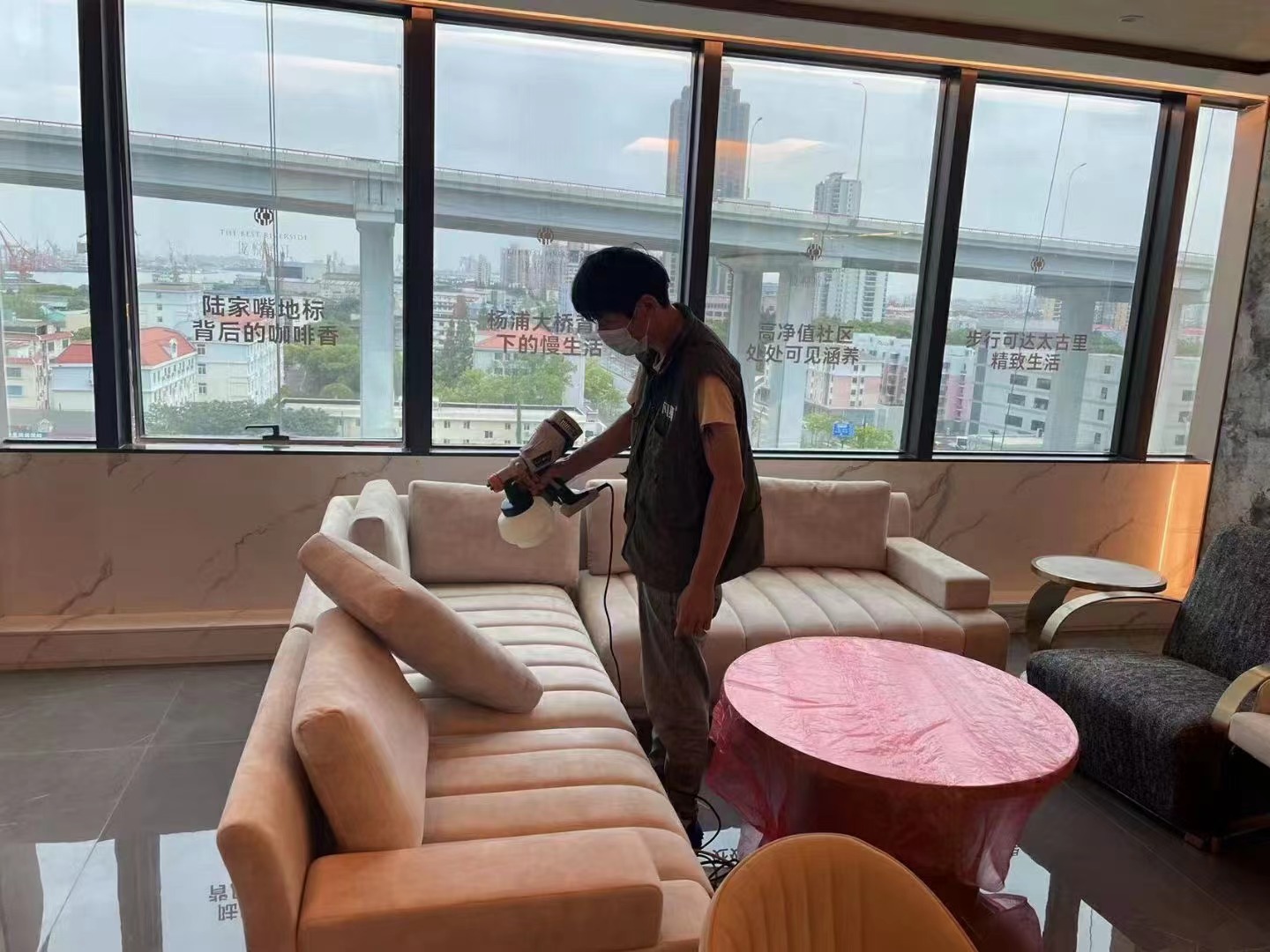 窗簾含有甲醛嘛？窗簾異味重是什么原因引起的
